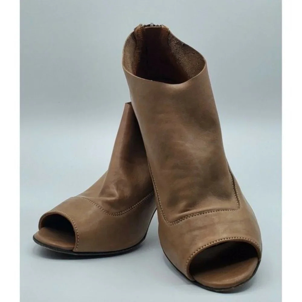 Gidigio Tan / Beige Soft Leather Peep Toe Heels Shoes 7.5 US Size 38.5 Italy